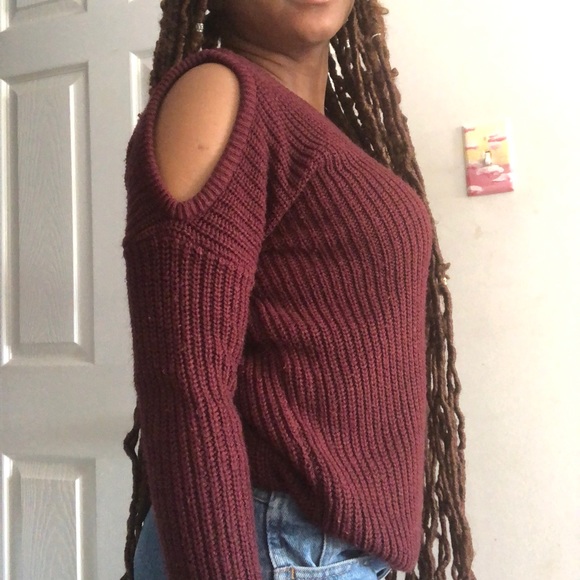 Maroon knitter sweater shoulder cutouts - Picture 2 of 3